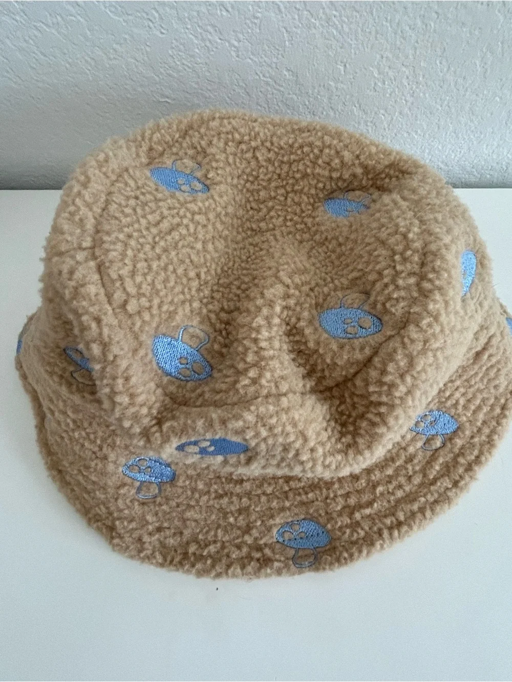 David and Young Beige Sherpa Bucket Hat w Blue Mushroom Embroidery Y2K 90s, OS